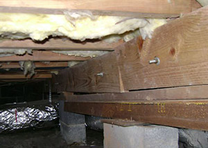sagging crawl space with wooden shimming a Universal City crawl space